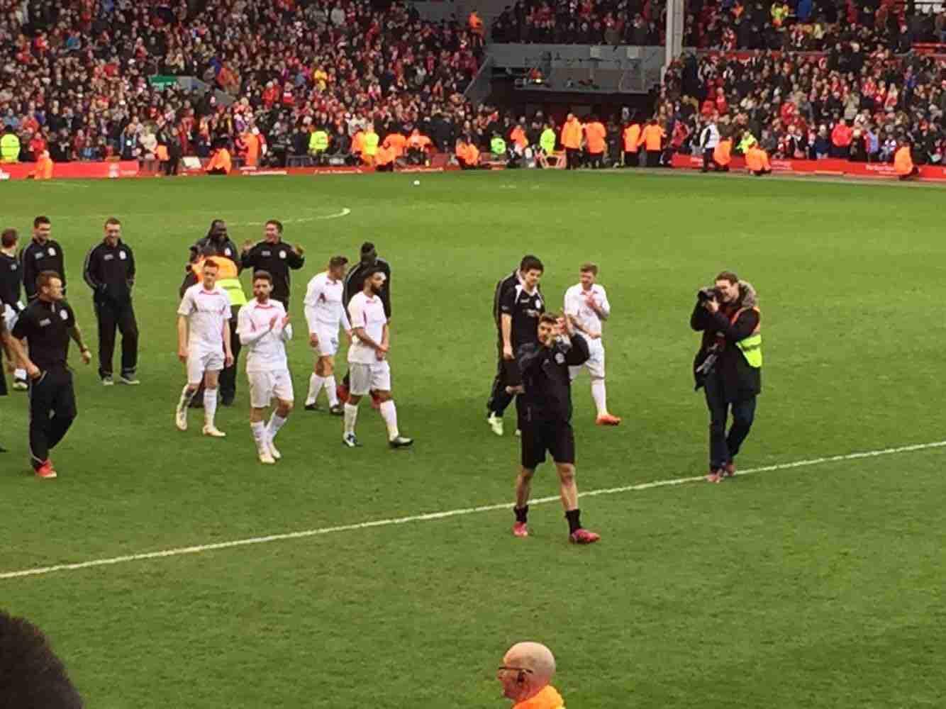 西亚卡姆和杰克逊半场均得分上双，二人合砍27分