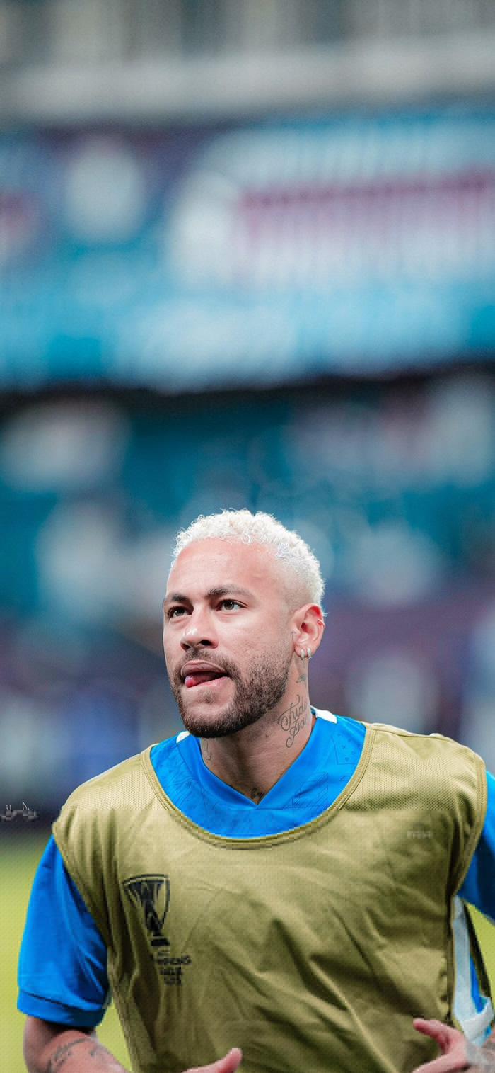 替补登场，吉鲁收获职业生涯欧战赛事百场里程碑（吉鲁替补亮相，职业生涯欧战第100场达成）