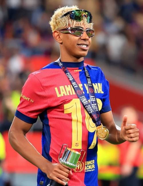 足球中超新赛季赛程发布，王牌对决连环上演（中超新赛季赛程官宣，巅峰对决轮番上演）