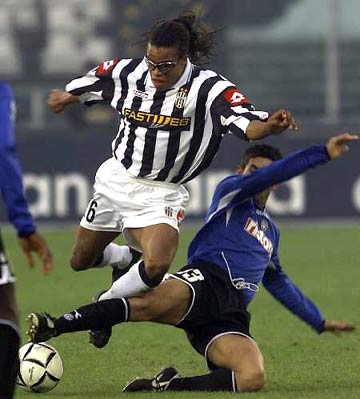 国米门将更替引热议，维卡里奥性价比突出，但适配性与未来规划存疑。