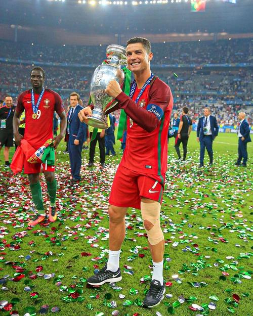 绿帽哥独家：斯洛特帅位告险，部分核心球员对其战术感到困惑