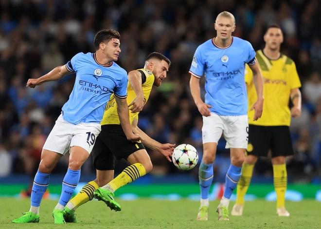 国米赛中年轻球员崛起，老将挣扎，球队面临转型与平衡挑战。