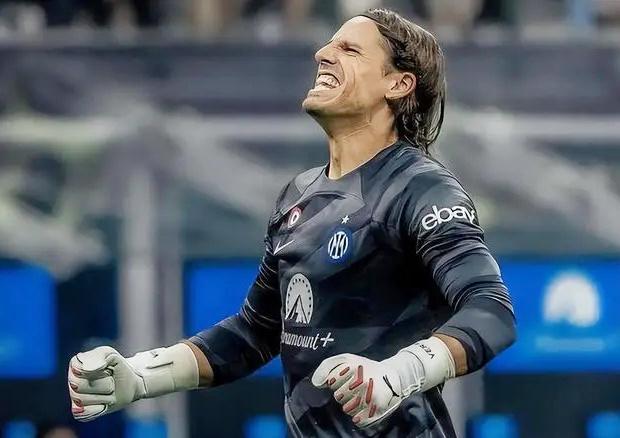 记者：虽然帕夫洛维奇无大碍，但战斯图加特他将轮休磁卡首发