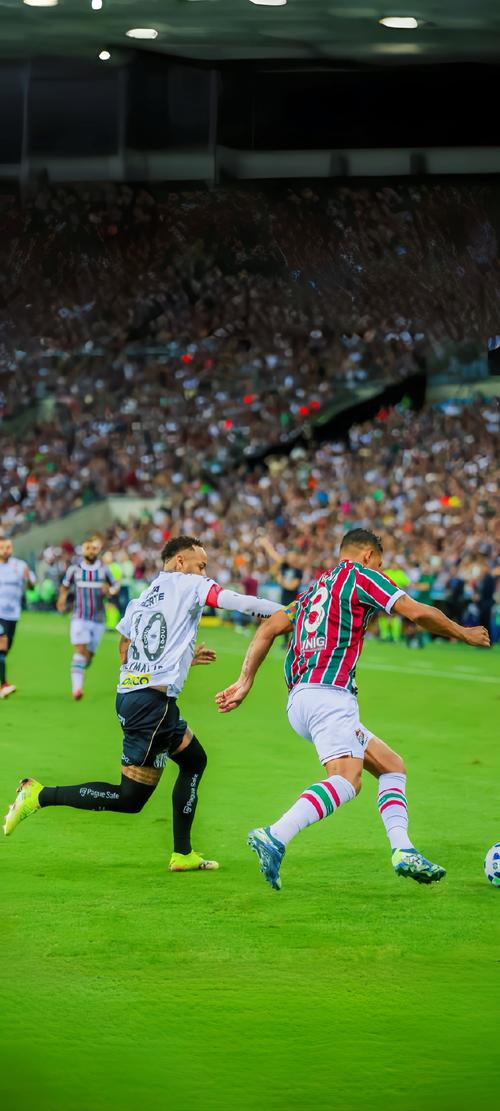 罗马诺：莱万不在迈阿密国际2026年的引援候选名单中（罗马诺：莱万未列入迈阿密国际2026年引援名单）