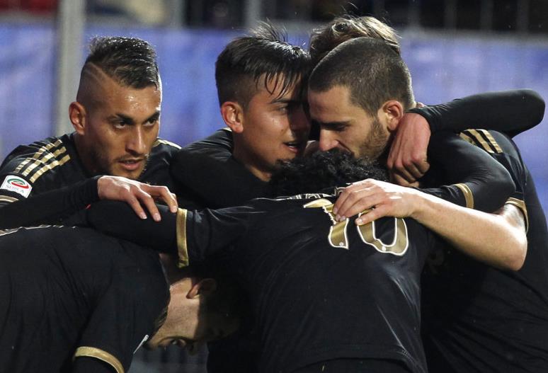 高二少女篮球场上炸翻全场自述答案只有努力