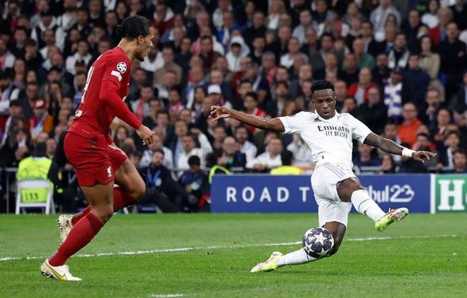 5分钟闪击马赛，圣吉罗斯收获建队128年首个欧冠主场进球（仅用5分钟攻陷马赛，圣吉罗斯斩获队史128年首个欧冠主场进球）