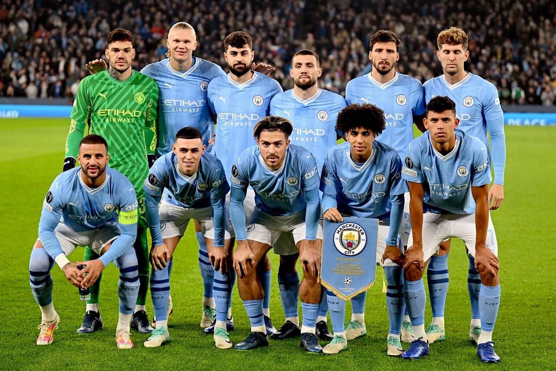 拜仁将创下德甲44轮连续领跑纪录，打破自己1973年创造的纪录（拜仁将以德甲连续44轮占据榜首，刷新1973年队史纪录）