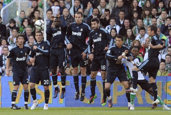 罗马诺：米兰前锋吉梅内斯很快将接受脚踝手术（罗马诺：米兰前锋吉梅内斯即将接受脚踝手术）