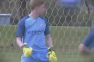 东体：邵佳一在推进国足新老交替过程中需要打造“嫡系部队”